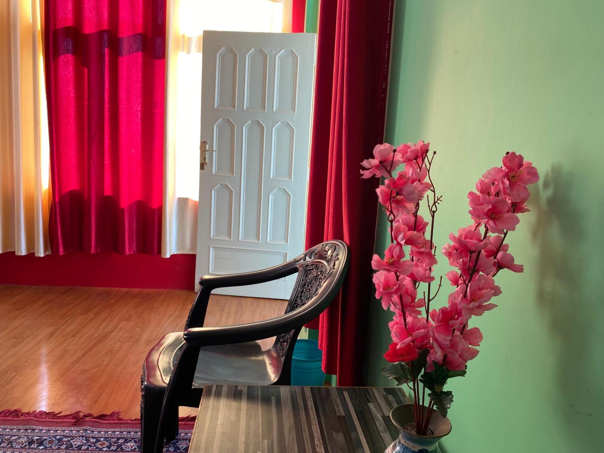 Jagatram Niwas Guesthouse Dharamkot Дармсала Екстер'єр фото