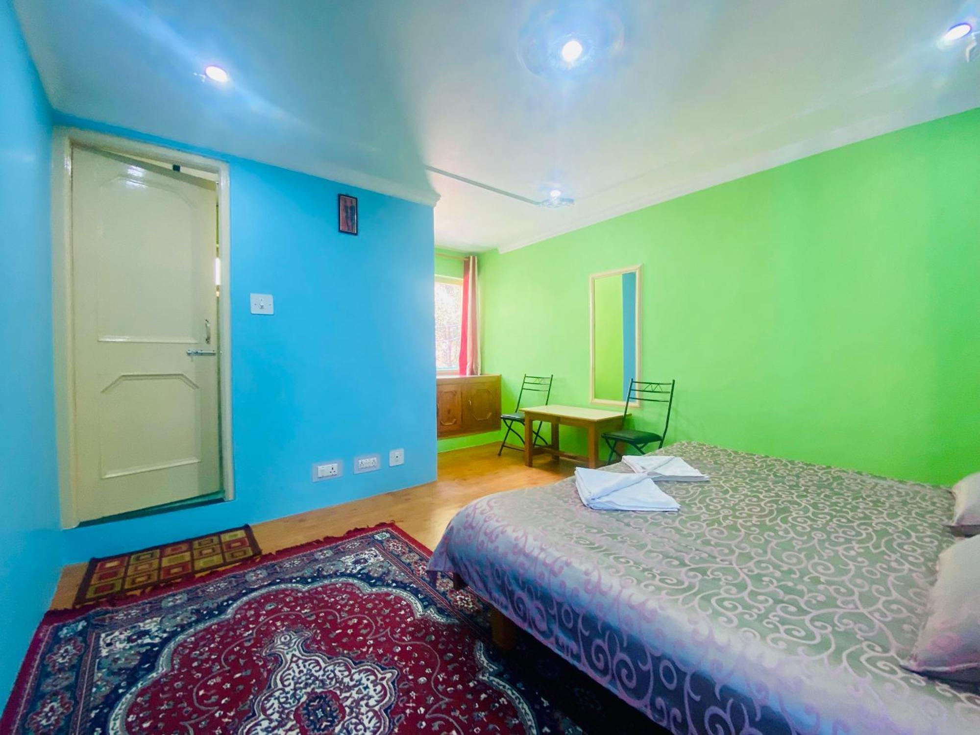 Jagatram Niwas Guesthouse Dharamkot Дармсала Екстер'єр фото